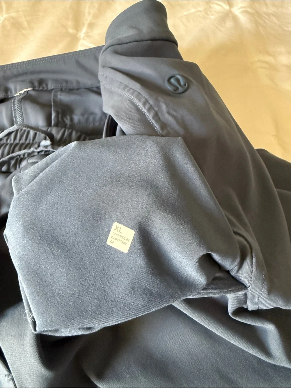 Lululemon 7/8 Tapered Leg mid rise  Pants - Slate grey XL